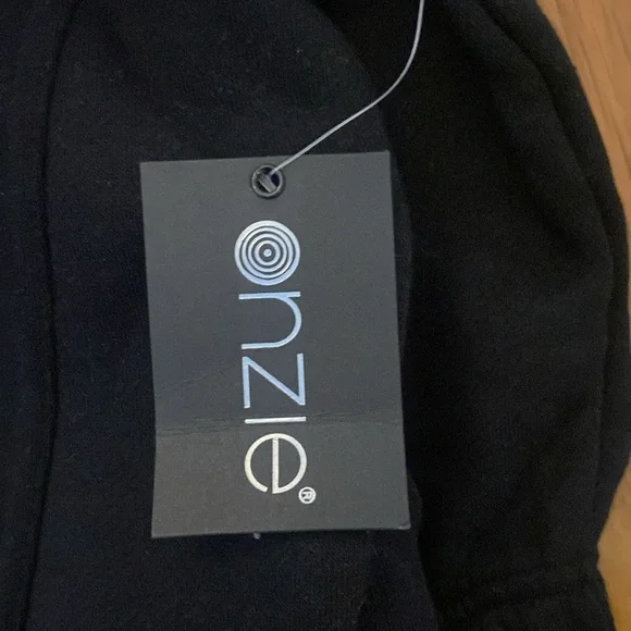 NWT Onzie Women’s Black Cropped Zip Up Hoodie Size M/L - Picture 7 of 10
